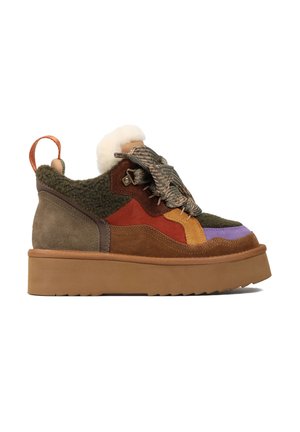 - Sneakersy niskie