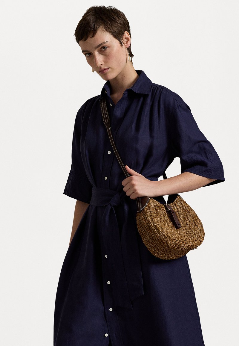 Polo Ralph Lauren - BELTED SILK BLEND SHIRTDRESS - Paitamekko - new navy, Suurenna