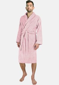 Rosa Frottee-Bademantel mit Schalkragen, Gürtel und zwei Seitentaschen; weicher Stoff und knielanges Design.