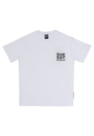 T-shirt en coton blanc, manches courtes, col rond, avec un logo graphique noir sur la poitrine gauche et une petite étiquette de marque sur le côté.