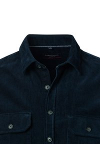 Marineblaue Kordhemd mit Button-Down-Kragen, zwei vorderen Taschen und fünf runden Knöpfen. Strukturierter Stoff mit vertikaler Rippenbildung.