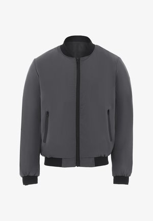 Jachetă bomber gri cu fermoar frontal, guler și manșete ribbrate, și două buzunare laterale. Textură netedă și design ușor.