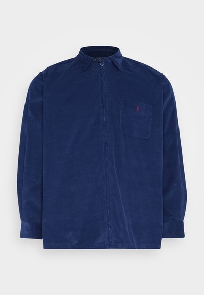 Ναυτικό καρουρδιένιο πουκάμισο με κουμπιά μπροστά, κοντό γιακά, μακριά μανίκια και τσέπη στο στήθος με μια μικρή λεπτομέρεια λογότυπου.