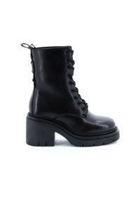 Stivale alla caviglia nero con lacci, realizzato in pelle liscia, caratterizzato da un tacco spesso e una cerniera laterale. Suola testurizzata con motivi di battistrada.