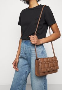 MICHAEL Michael Kors Borsa a tracolla - brown