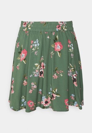 Falda floral verde con cintura elástica. Presenta varias flores en tonos rosa y azul sobre una tela suave y ligera con una forma acampanada.