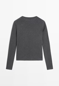 Haut en coton gris à manches longues avec unCol rond, texture lisse et design ajusté, sans motifs ni accents visibles.