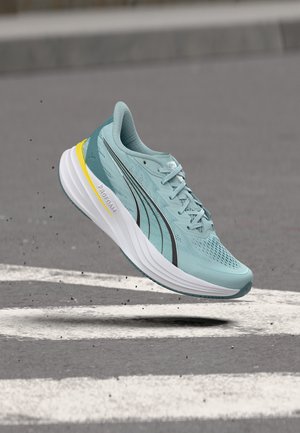 Puma DARTER PRO 2 UNISEX - Maanteejooksu jalatsid - baltic sea blue/fresh water/silver-coloured/lemon crush