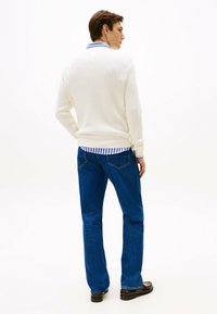 Tommy Hilfiger TEXTURED CREW NECK - Jumper - ivory petal