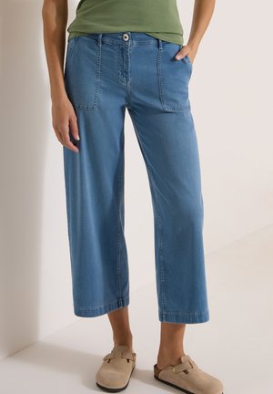 Cecil HIGH WAIST WIDE LEG JEANS IM LOOSE FIT - Wide leg - light blue wash