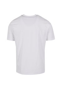 White cotton t-shirt, short sleeves, crew neck, plain design, soft texture, no graphics or patterns, standard fit, suitable for casual wear.