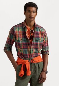 Polo Ralph Lauren CLASSIC FIT MADRAS WORKSHIRT - Skjorta - green/red multi