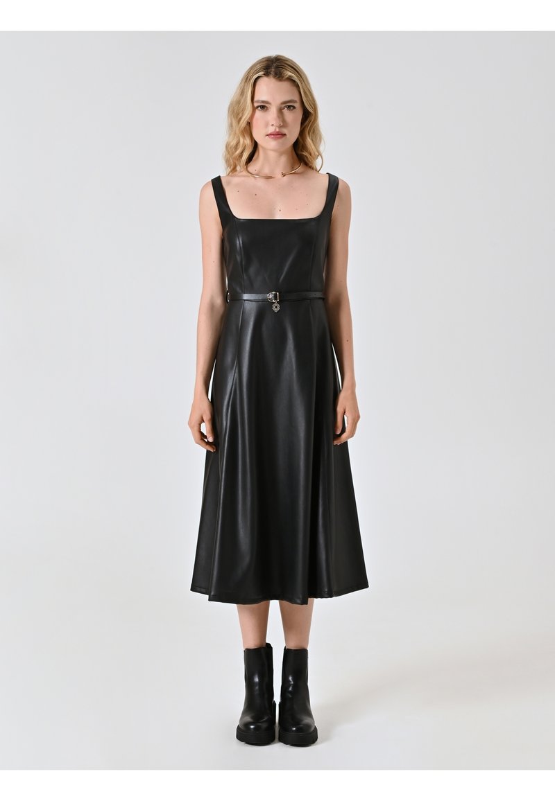 Robe Rinascimento Femme - Taille S - Noir - Longueur Genou - Manches Courtes - Polyester - Neuf