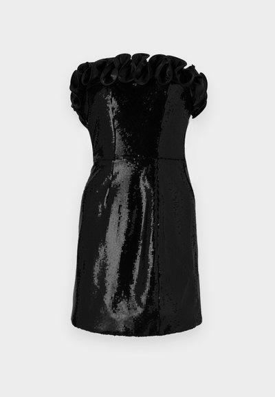 Melna kleita bez lencēm ar teksturētu spīdīgu aplikāciju, ko papildina kroku satīna izgriezums. Īss, pieguļošs siluets uzsver formu.