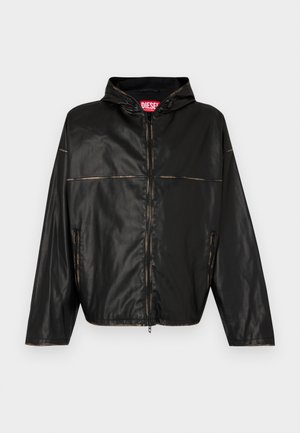 Giacca nera con cappuccio realizzata in morbida ecopelle. Presenta una chiusura frontale con zip, due tasche con zip e dettagli di cucitura a contrasto.