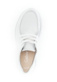 White leather sneaker with round toe, flat laces, and cushioned insole. Logo embossed on the insole, smooth texture and minimal design.