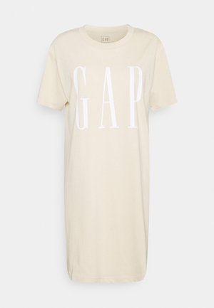 Robe décontractée beige clair à manches courtes avec grand logo blanc GAP centré sur le devant et col rond.
