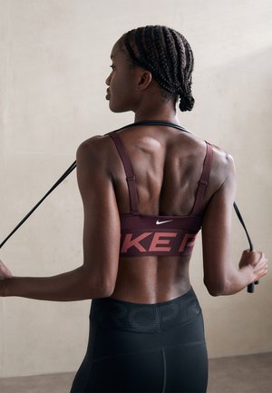 INDY PLUNGE BRA - Sports-BH'er med medium støtte - burgundy crush/canyon rust/white