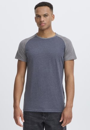 Short-sleeve t-shirt with a navy blue body and gray raglan sleeves, made of soft fabric, featuring a crew neckline and regular fit.