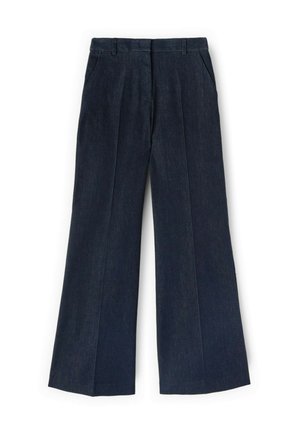 Granatowe spodnie o szerokich nogawkach, z przodu zaszewki, boczne kieszenie oraz szlufki na pasek, ułożone na płasko na białym tle.