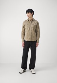 Levi's® BARSTOW WESTERN STANDARD - Cămașă - sand/beige