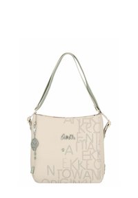 Beige synthetische Handtasche mit geprägtem Textdesign, mintgrünen Akzenten, kurzen Henkeln und einem dekorativen Anhänger.