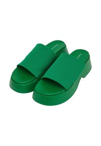 Sandali con piattaforma verde in materiale gommoso, con una larga fascia in rete, punta rotonda e suola testurizzata. Finitura opaca.