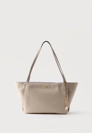 Beige læder skuldertaske med lange remme, trekantet logo og guldfarvet kæde med lille hængelås ved siden.
