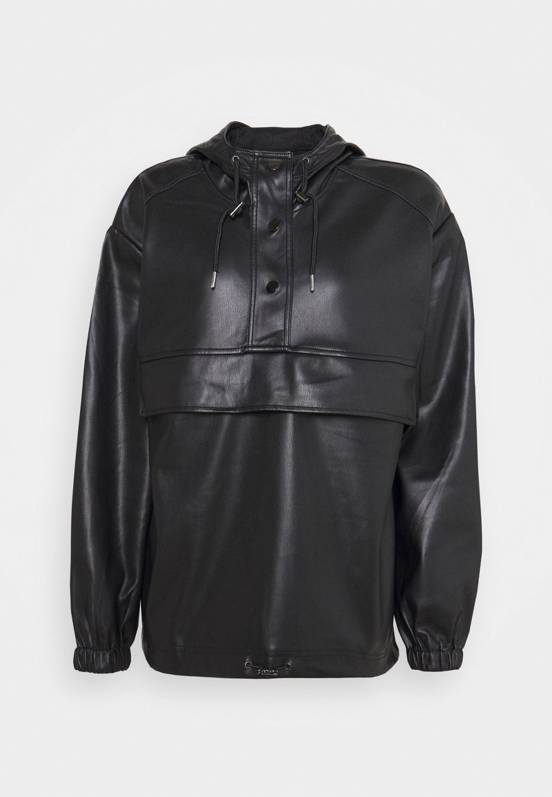 Pull à capuche noir en similicuir avec boutons pression à l'avant, cordons réglables, poignets élastiques et détail de couture horizontale sur la poitrine.