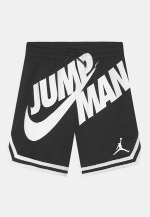 Černé síťované šortky mají odvážný bílý text "JUMP MAN" a malé bílé logo Jordana. Obsahují šňůrku a kontrastní bílé detaily.