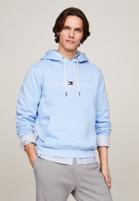 Tommy Hilfiger - LOGO HOODY - Jersey con capucha - vessel blue Imagen en miniatura 1