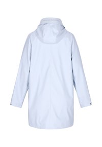 Šviesiai mėlynas neperskverbiamas džemperis su kapišonu, ilgomis rankovėmis, knopkų uždarymo ir subtiliais teksto akcentais ant apykaklės. Lygūs, tekstūruoti audiniai.