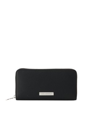 Portefeuille noir texturé Karl Lagerfeld à fermeture zippée tout autour, orné d’une plaque logo couleur argent, sur fond blanc.