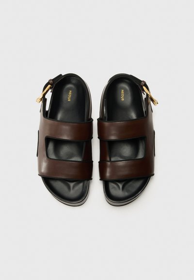 NEOUS Πλατφόρμες σανδάλια - dark chocolate