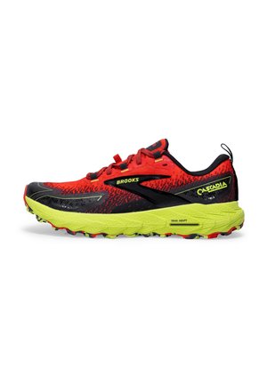 Roter und schwarzer Trailrunning-Schuh mit einer strukturierten Oberseite, heller gelber Sohle und multidirektionalen Stollen für Traktion. Verfügt über ein eng anliegendes Design.