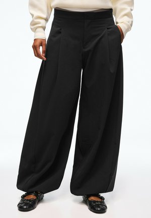 Bershka, BLOOMER TROUSERS - Pantalon classique - black