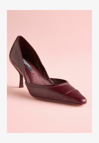 Valitud, burgundy red leather