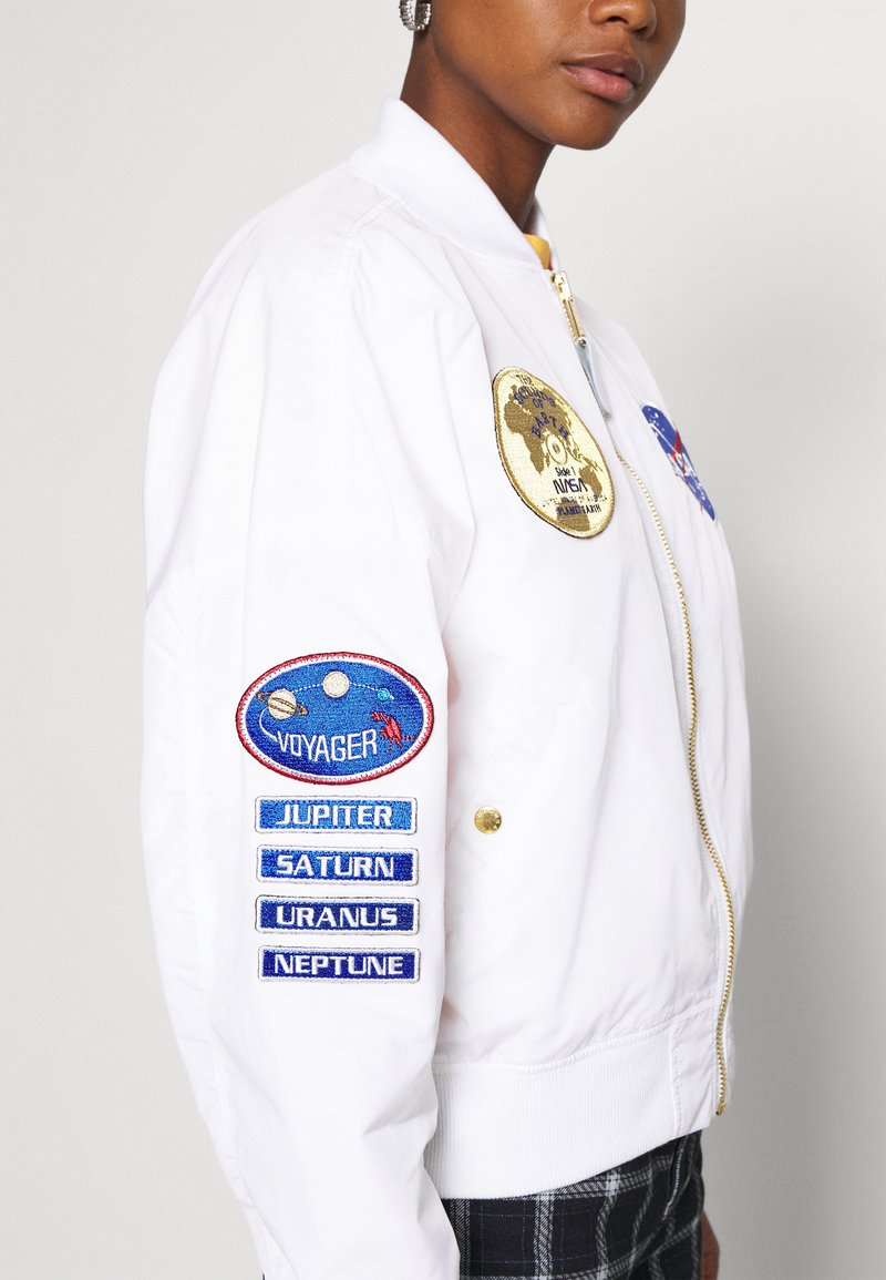 Alpha Industries VOYAGER - Bomber Jacket - white - Zalando.co.uk