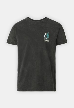 Czarny bawełniany t-shirt z wyblakłym wykończeniem, z małym turkusowym graficznym wzorem na piersi. Krótkie rękawy i okrągły dekolt.