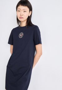 Tommy Hilfiger NAUTICAL TEE DRESS - Žerzejové šaty - desert sky