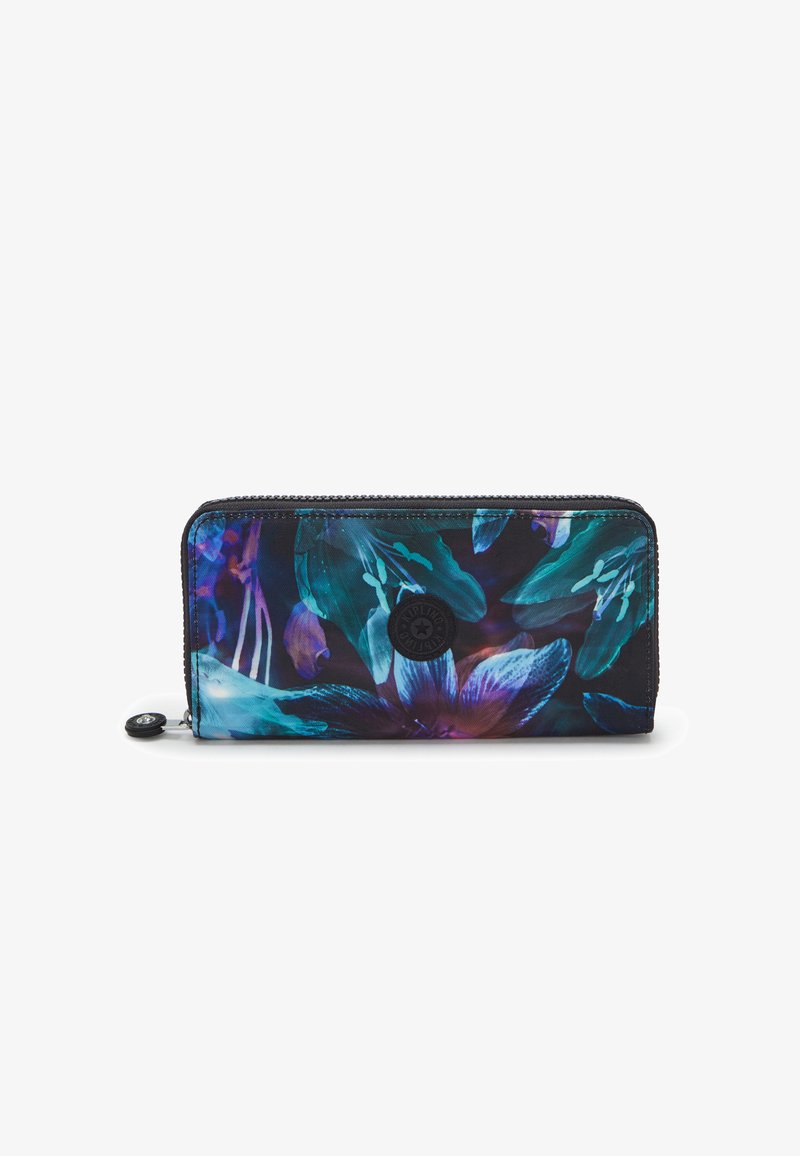 Portafoglio con zip caratterizzato da un motivo floreale nei toni del blu, viola e nero. Presenta un logo circolare e una texture di tessuto resistente.