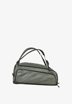 Sac de sport gris avec plusieurs compartiments zippés et bretelles réglables.