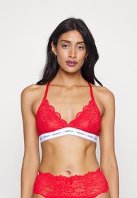 Guess - BELLE - Toppe - planet red Miniaturebillede 1