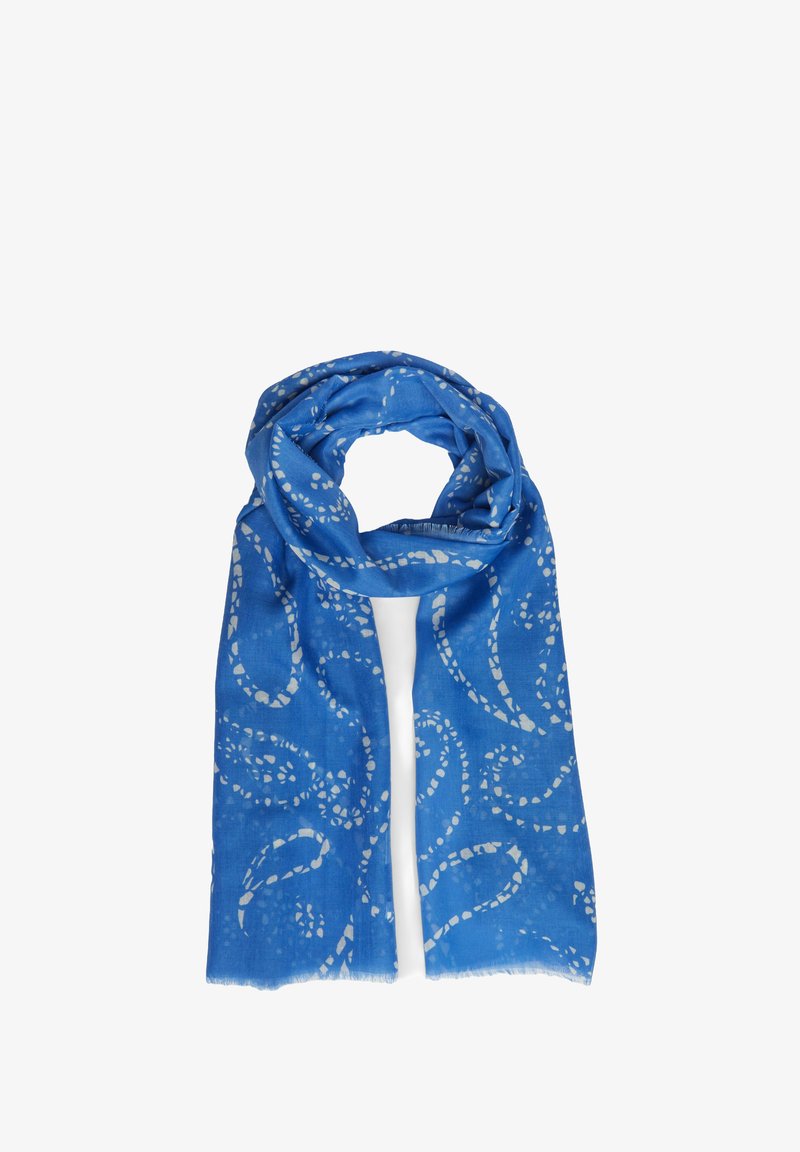 Blauwe sjaal met een zachte textuur, versierd met witte draaiende ontwerpen en gefranjeste randen. De sjaal is licht van gewicht en valt elegant.