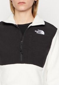 The North Face CROP DENALI - Casaco de verão - gardenia white