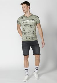 Koroshi SHORT SLEEVE - Apdrukāts T-krekls - kaki khaki