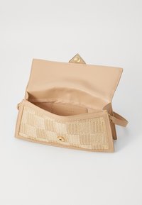Thumbnail Image 6