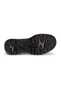 Suola di scarpa in gomma nera con superficie strutturata, caratterizzata da scanalature e motivi a contrasto. Logo del marchio visibile sulla suola.