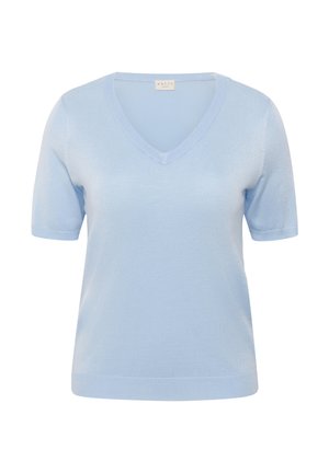 Bluză tricotată cu mânecă scurtă bleu deschis, cu decolteu în V și tiv și manșete drepte, etichetată „KAFFE” la guler.