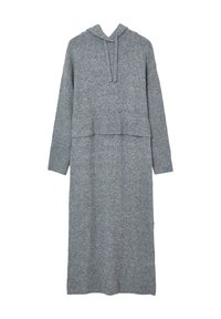 Abito lungo in maglia grigia con cappuccio, maniche lunghe e dettaglio in maglia stratificata sul petto.